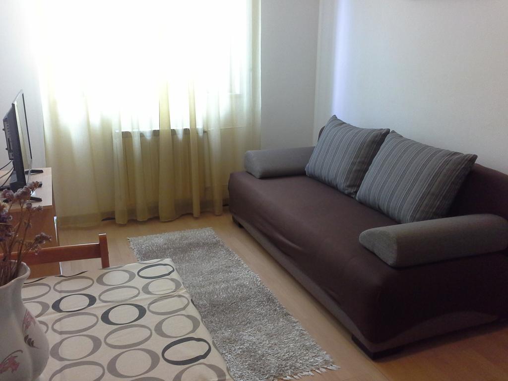 Apartments Liliana Pula Bagian luar foto